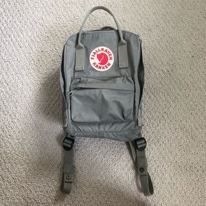 Mini fjallraven kanken in grey